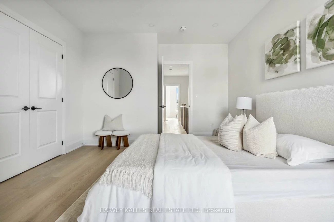 138, East, 1001 - BR Bronte, Oakville
