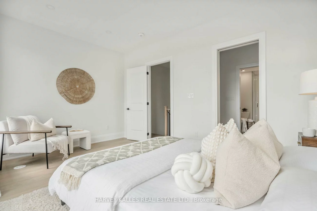 138, East, 1001 - BR Bronte, Oakville