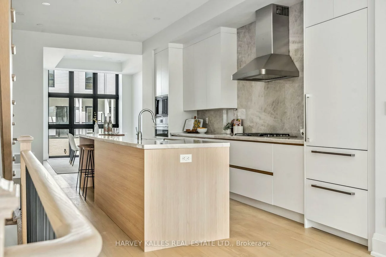 138, East, 1001 - BR Bronte, Oakville