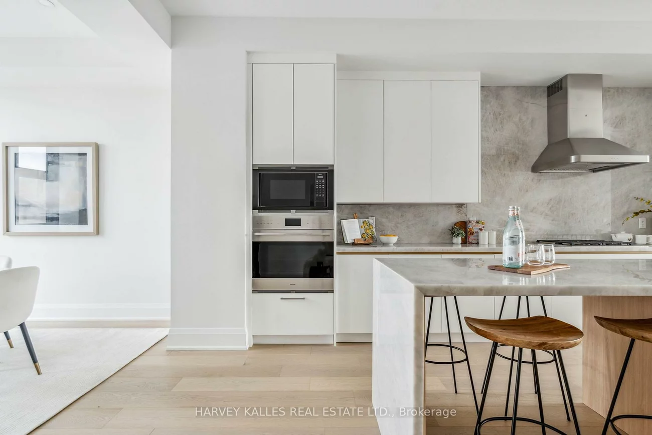 138, East, 1001 - BR Bronte, Oakville