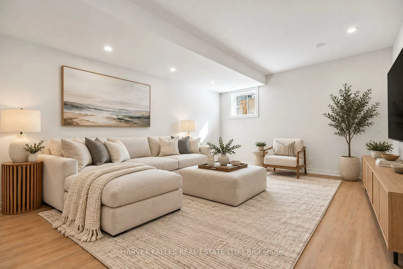 138, East, 1001 - BR Bronte, Oakville