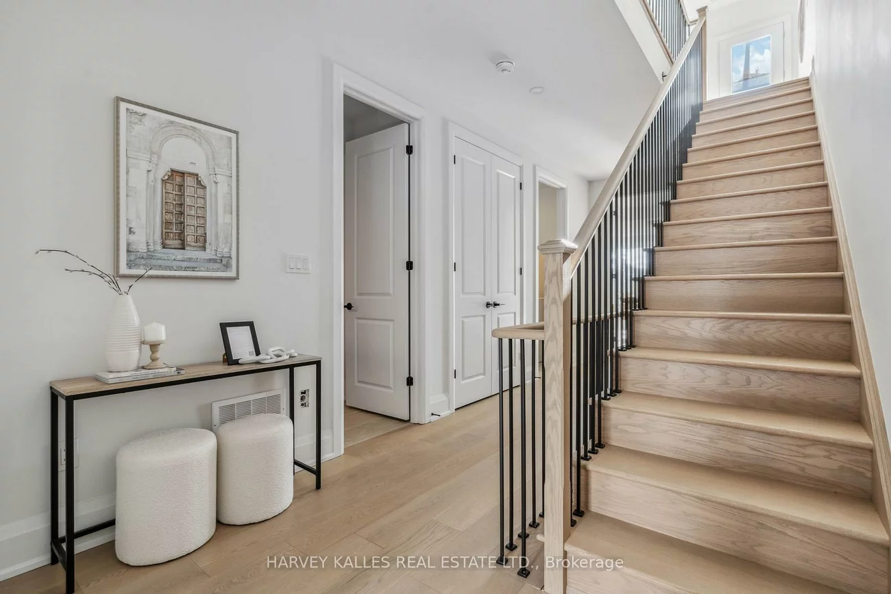 138, East, 1001 - BR Bronte, Oakville