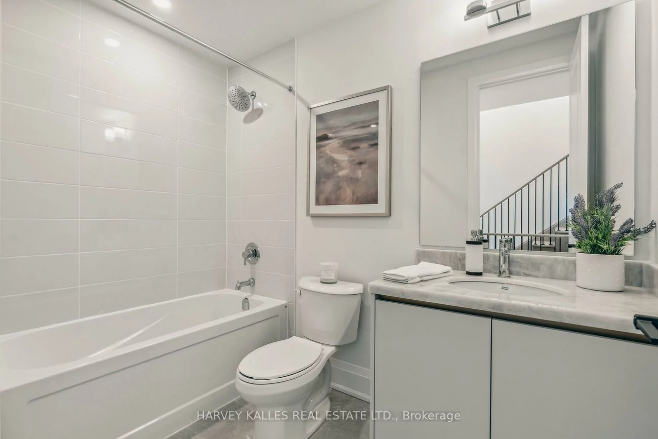 138, East, 1001 - BR Bronte, Oakville