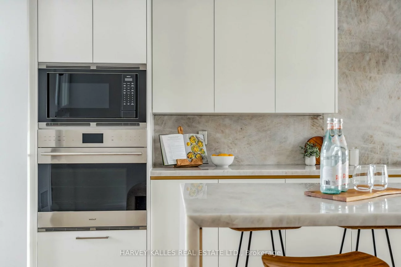 138, East, 1001 - BR Bronte, Oakville