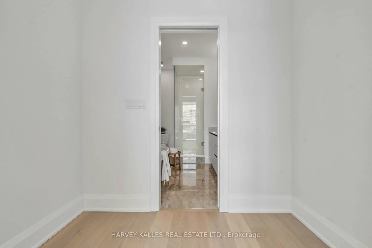 138, East, 1001 - BR Bronte, Oakville