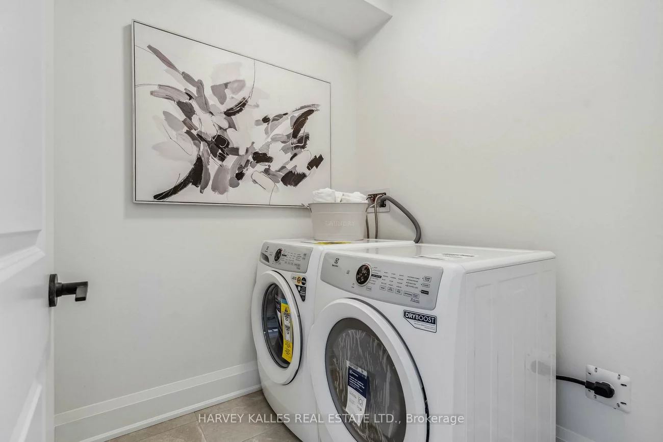 138, East, 1001 - BR Bronte, Oakville