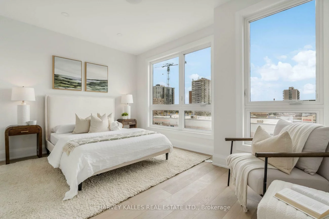 138, East, 1001 - BR Bronte, Oakville