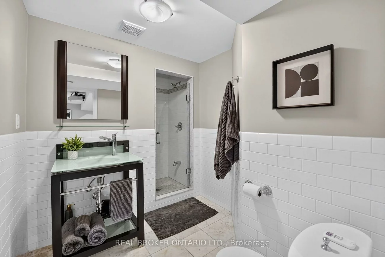 2243, Woodcrest, 1019 - WM Westmount, Oakville