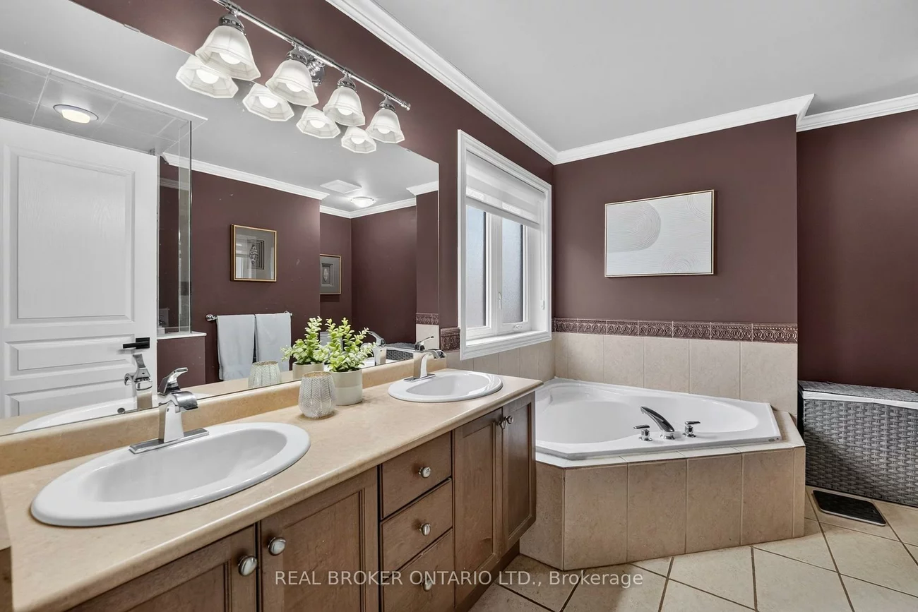 2243, Woodcrest, 1019 - WM Westmount, Oakville