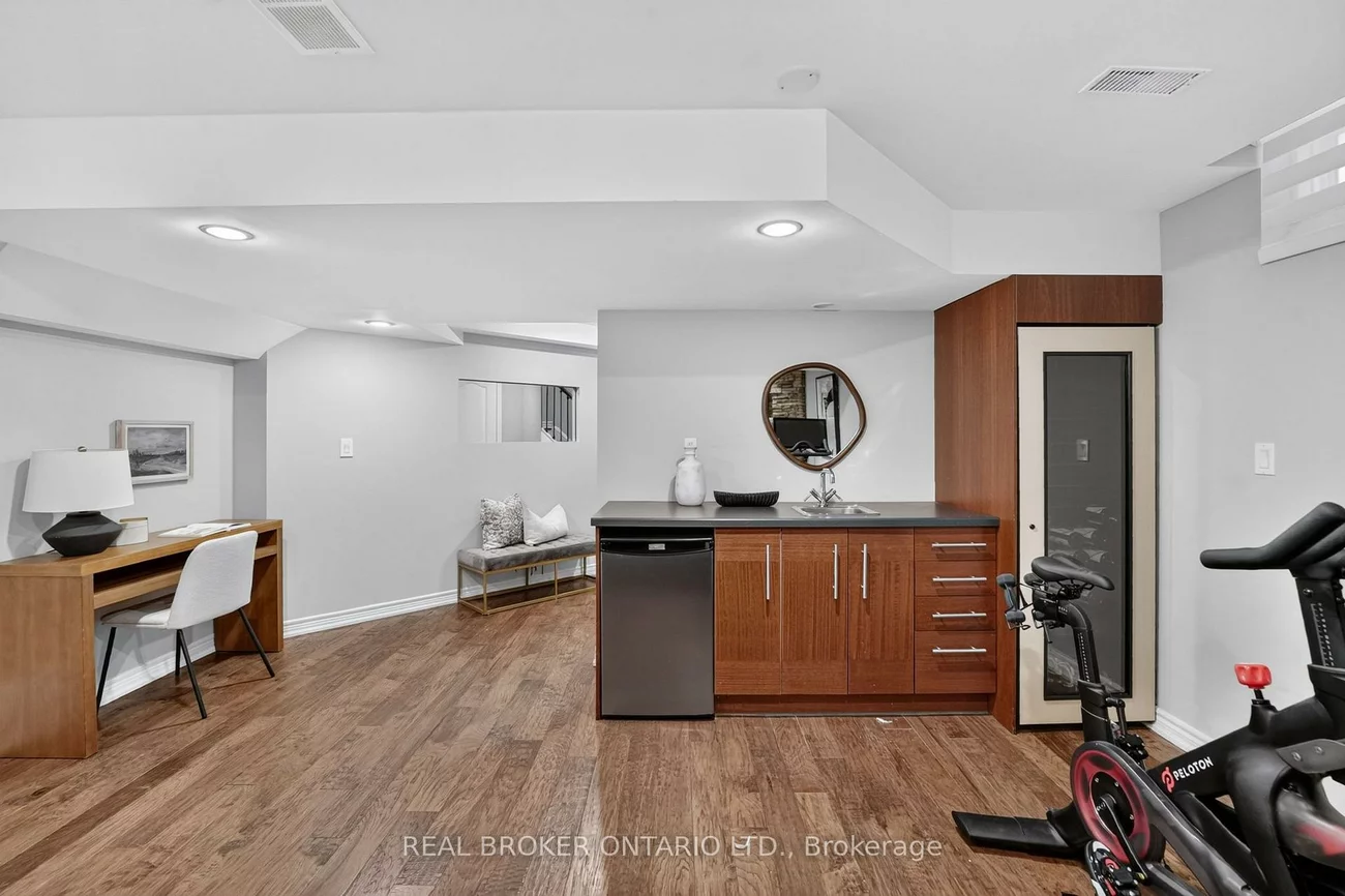 2243, Woodcrest, 1019 - WM Westmount, Oakville