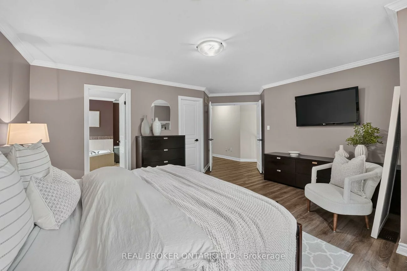 2243, Woodcrest, 1019 - WM Westmount, Oakville