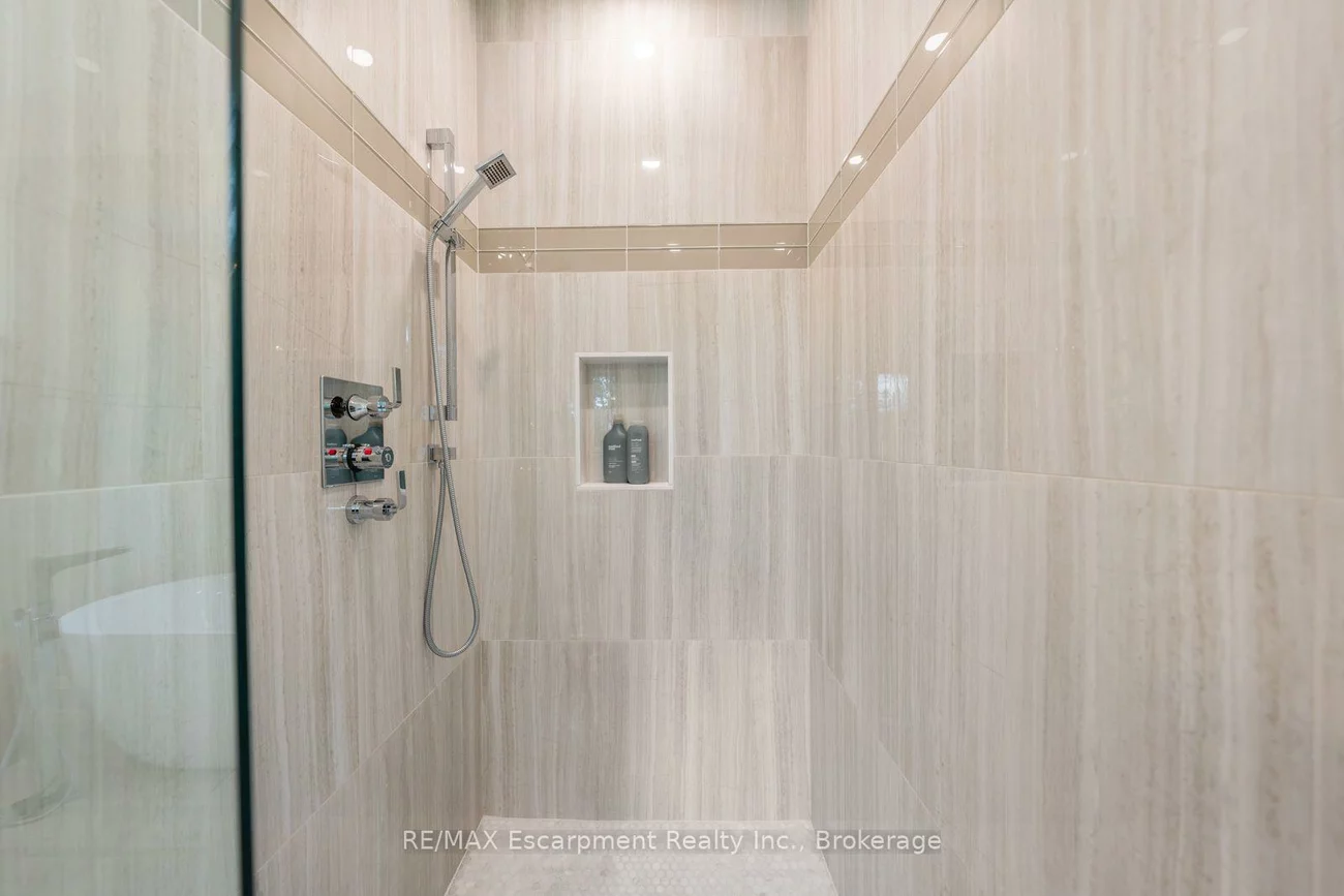 1394, WAVERLY, 1020 - WO West, Oakville