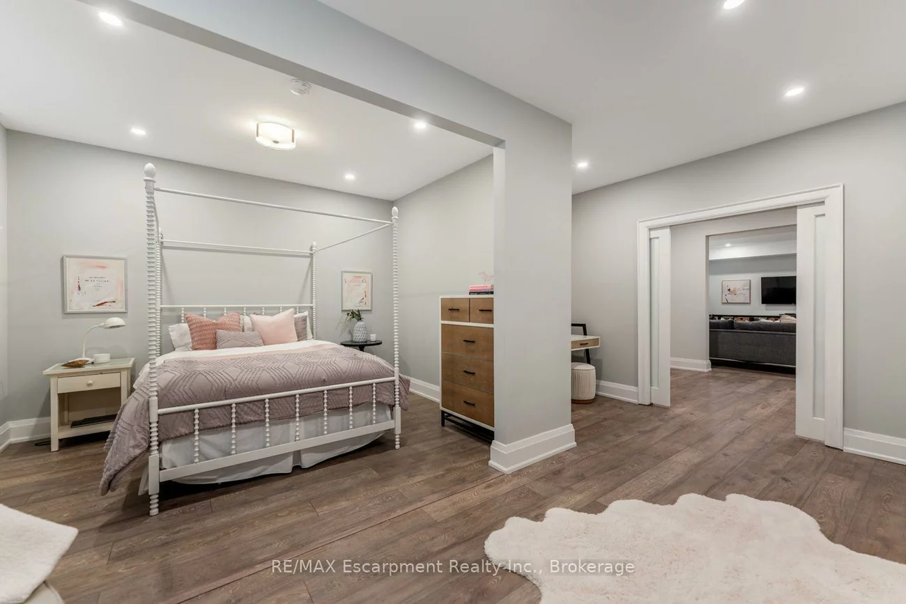 1394, WAVERLY, 1020 - WO West, Oakville