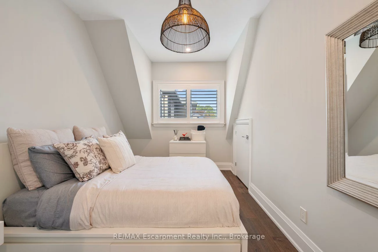 1394, WAVERLY, 1020 - WO West, Oakville