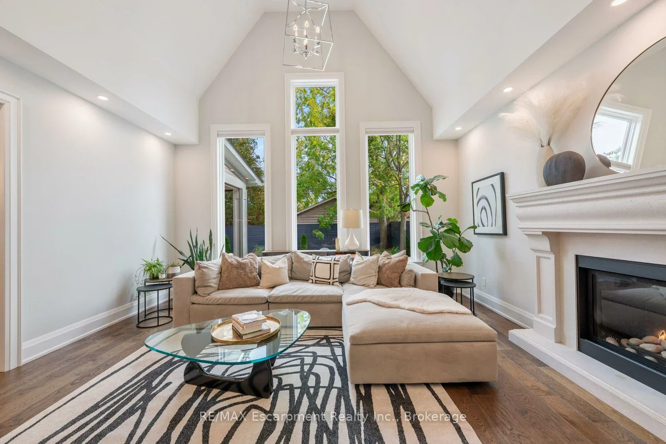 1394, WAVERLY, 1020 - WO West, Oakville