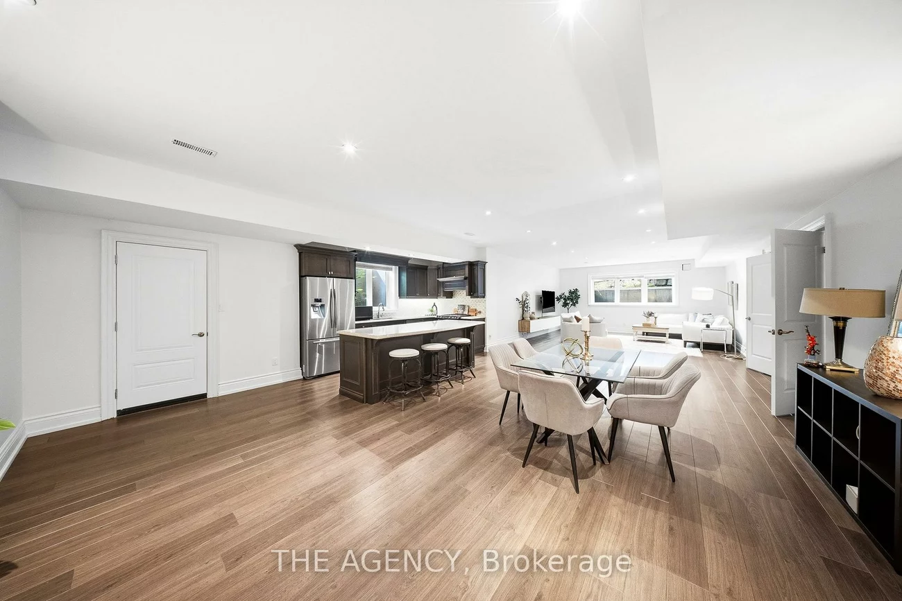 1098, Lakeshore, 1017 - SW Southwest, Oakville