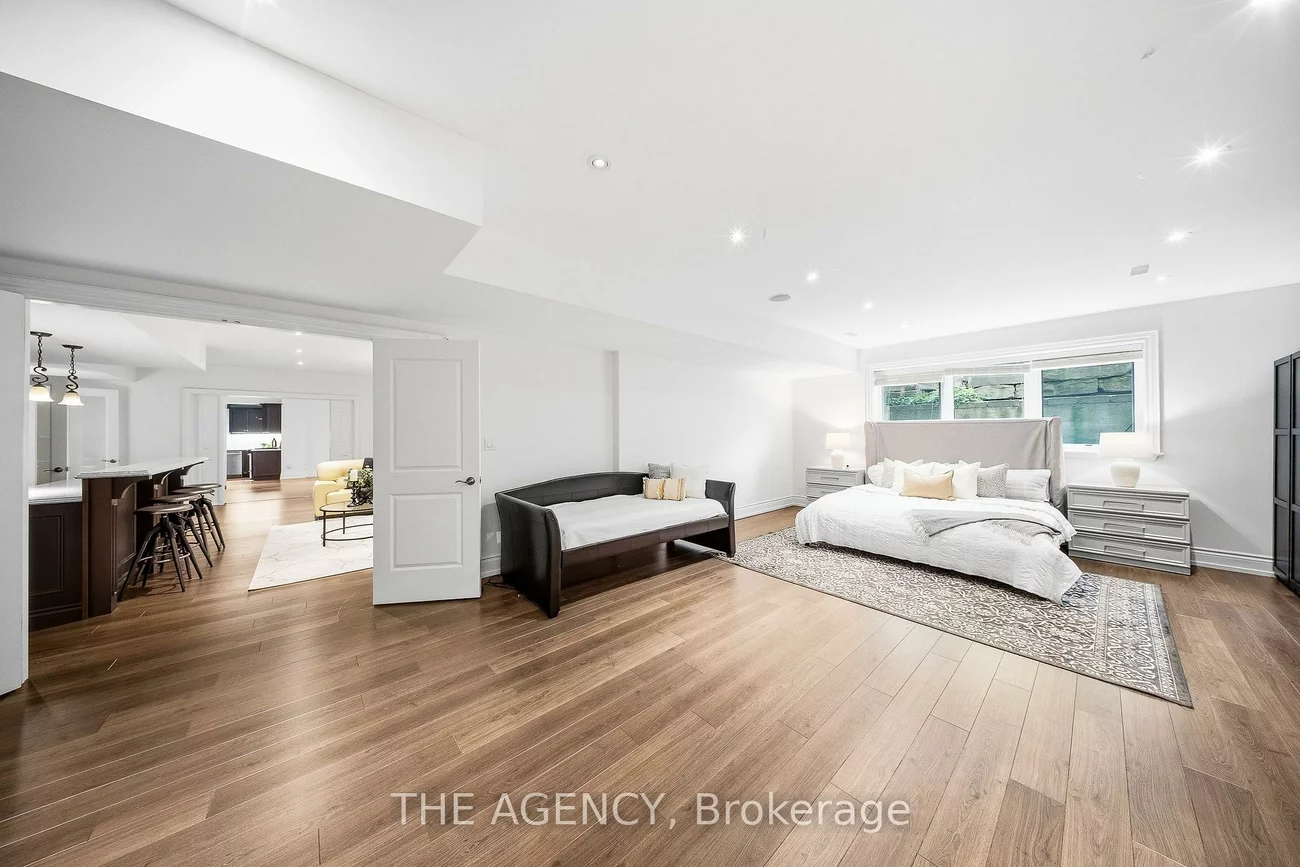 1098, Lakeshore, 1017 - SW Southwest, Oakville