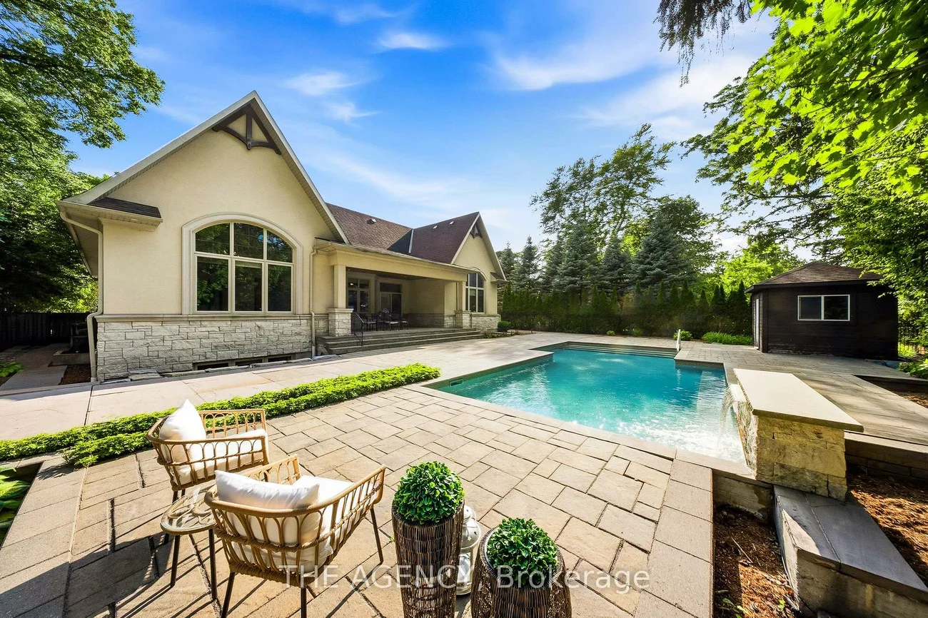 1098, Lakeshore, 1017 - SW Southwest, Oakville