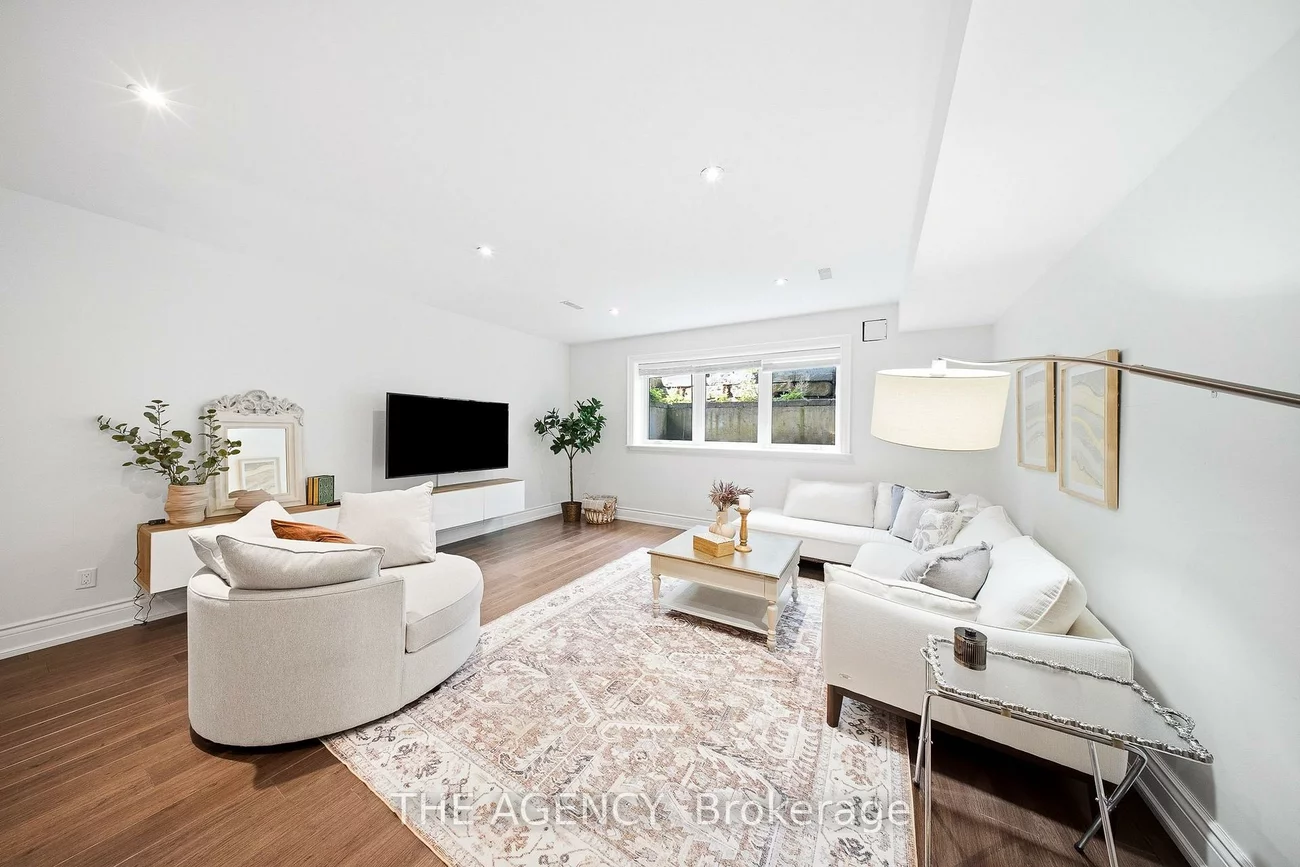 1098, Lakeshore, 1017 - SW Southwest, Oakville
