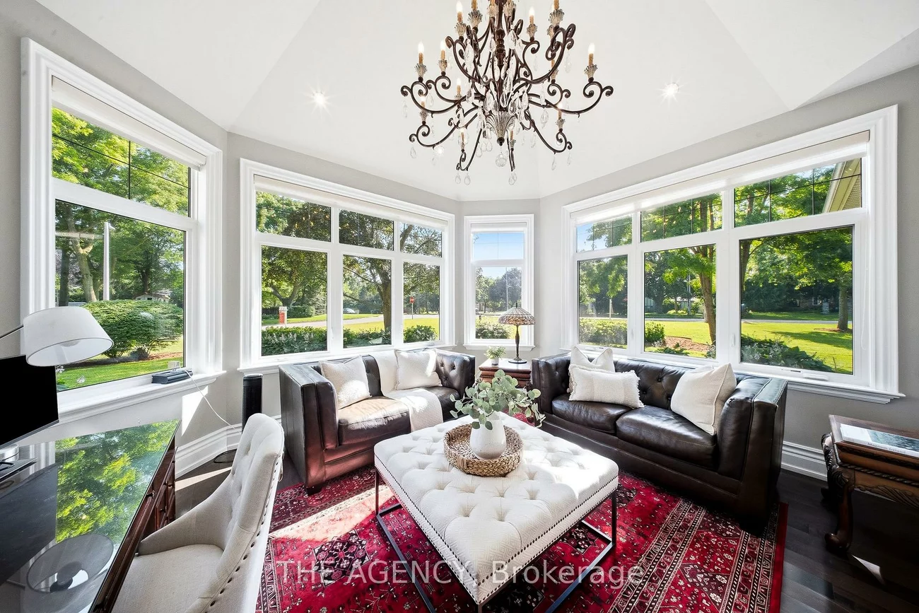 1098, Lakeshore, 1017 - SW Southwest, Oakville