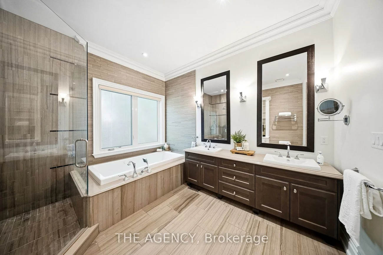 1098, Lakeshore, 1017 - SW Southwest, Oakville