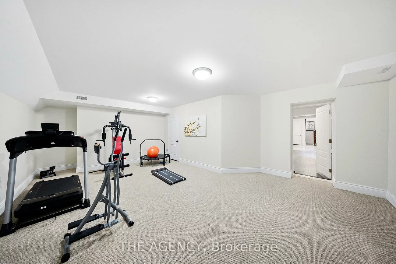1098, Lakeshore, 1017 - SW Southwest, Oakville