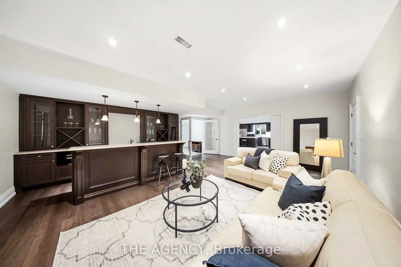 1098, Lakeshore, 1017 - SW Southwest, Oakville