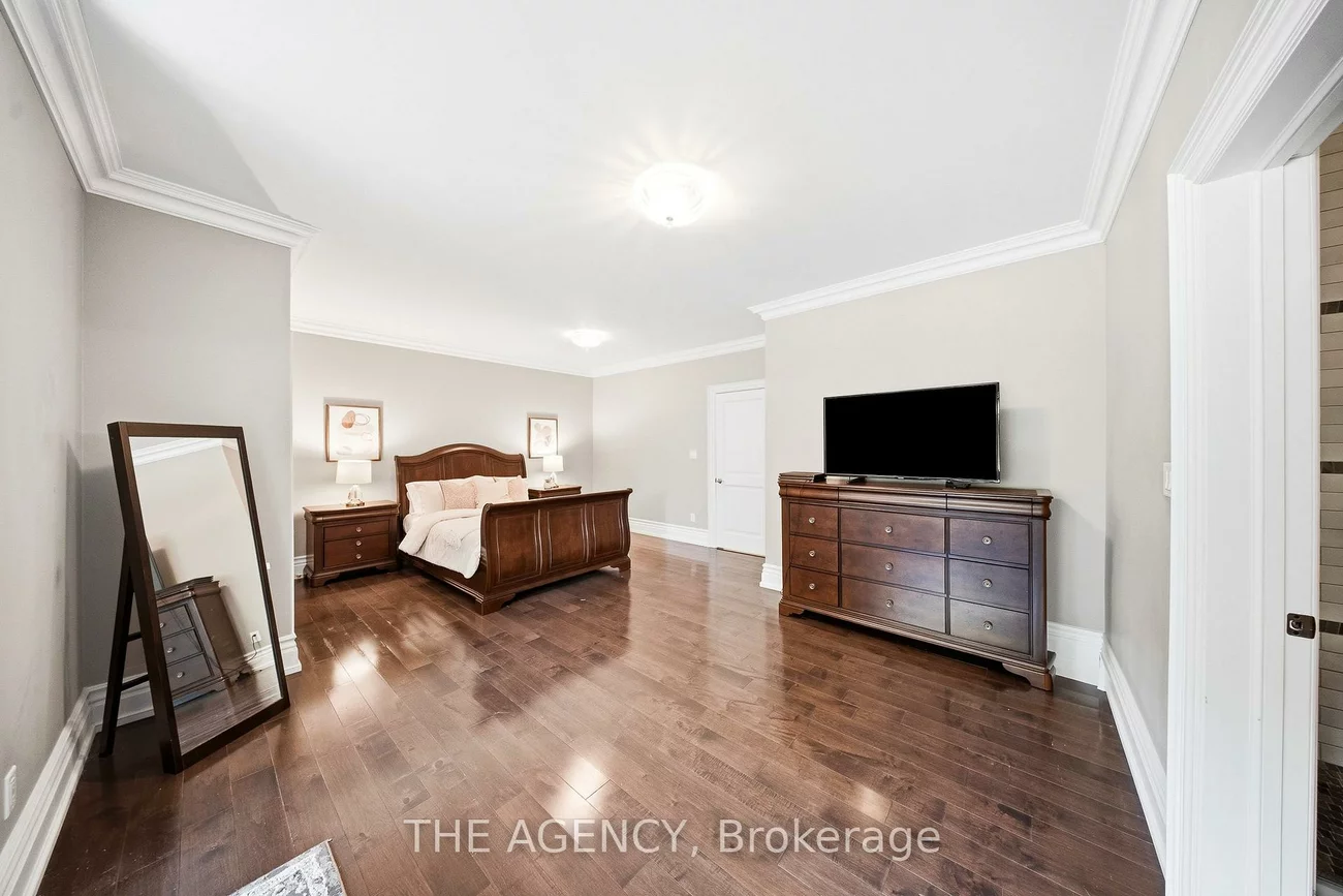 1098, Lakeshore, 1017 - SW Southwest, Oakville