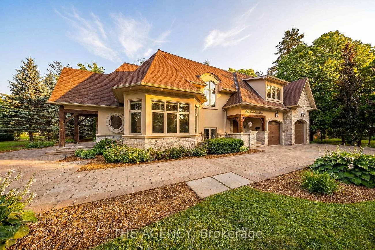 1098, Lakeshore, 1017 - SW Southwest, Oakville