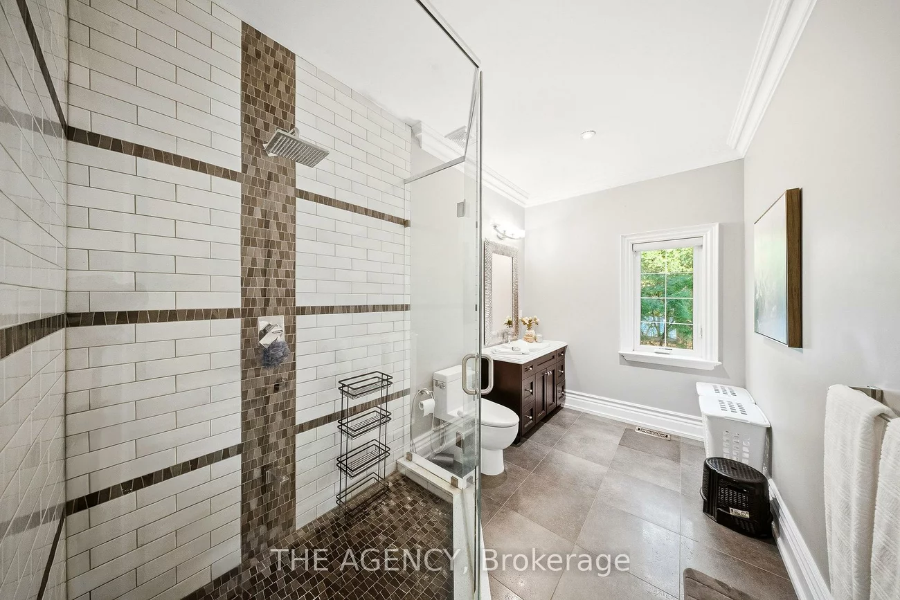 1098, Lakeshore, 1017 - SW Southwest, Oakville