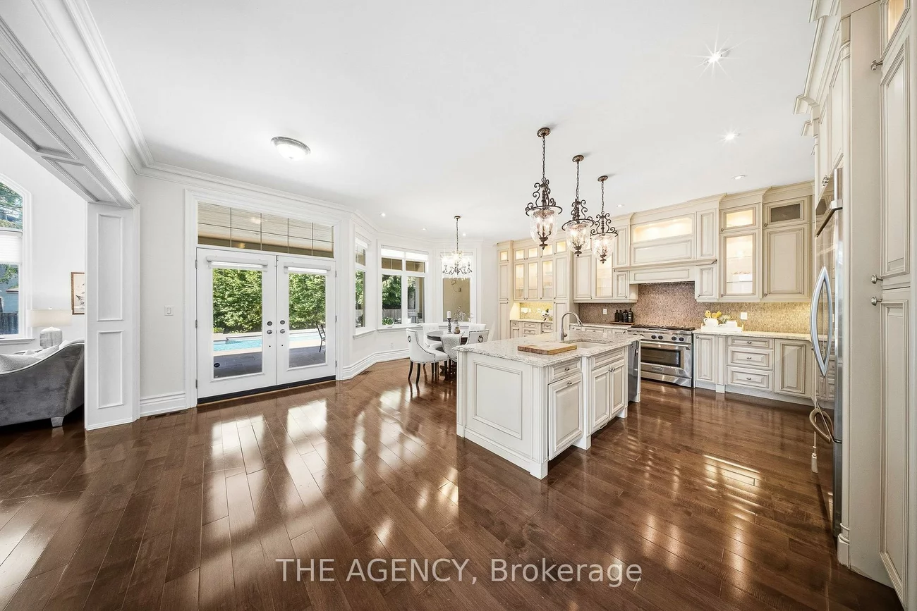 1098, Lakeshore, 1017 - SW Southwest, Oakville