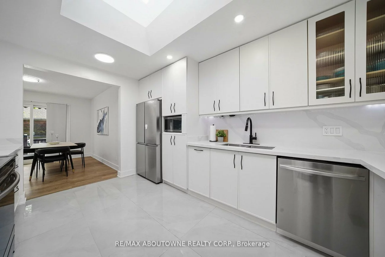 2066, Rebecca, 1001 - BR Bronte, Oakville