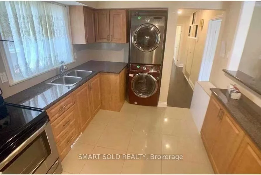 7, Sussex, Crosby, Richmond Hill