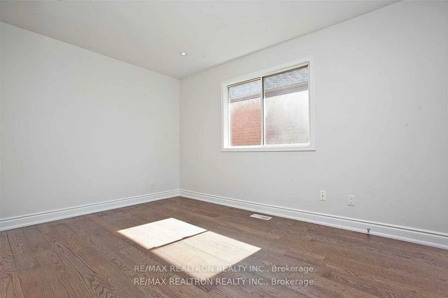 56, Redstone, Rouge Woods, Richmond Hill