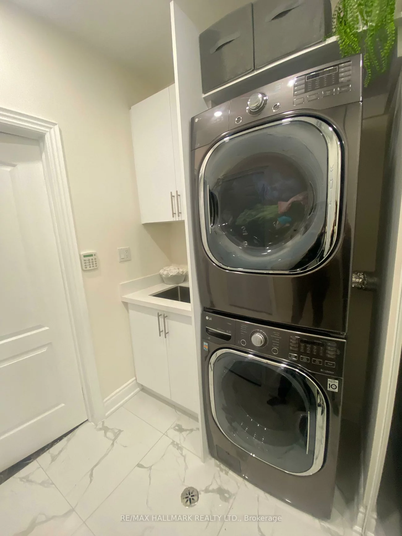 12, ELDERWOOD, Bayview Hill, Richmond Hill