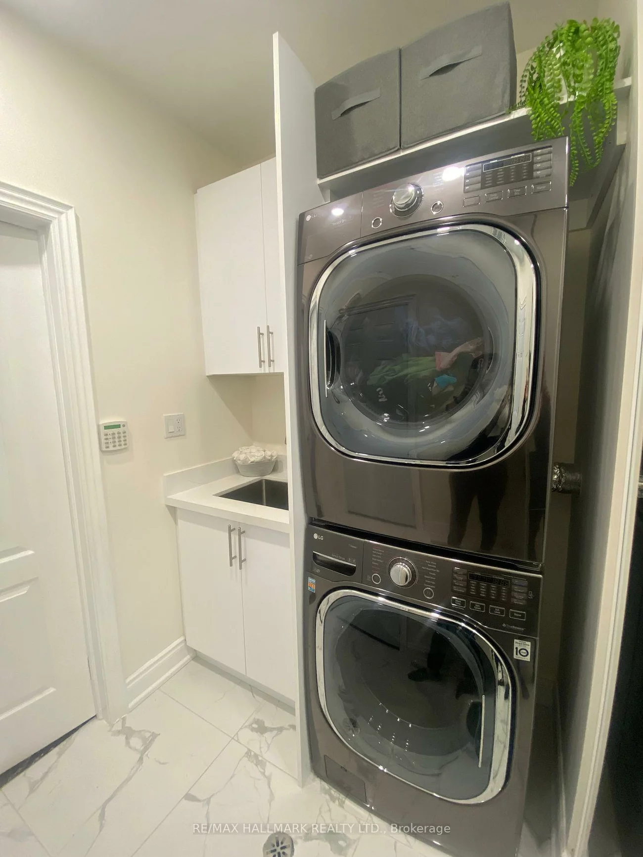 12, ELDERWOOD, Bayview Hill, Richmond Hill
