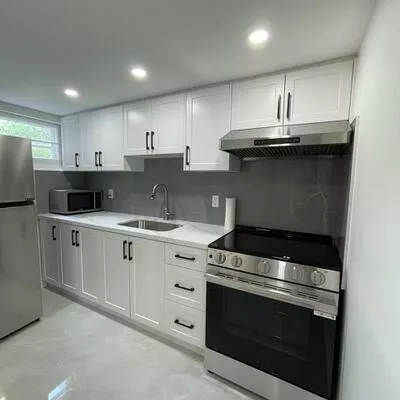 112, Lawrence, Crosby, Richmond Hill