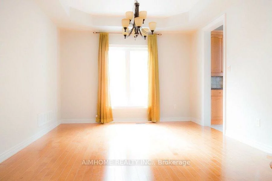 32, Alpaca, Jefferson, Richmond Hill