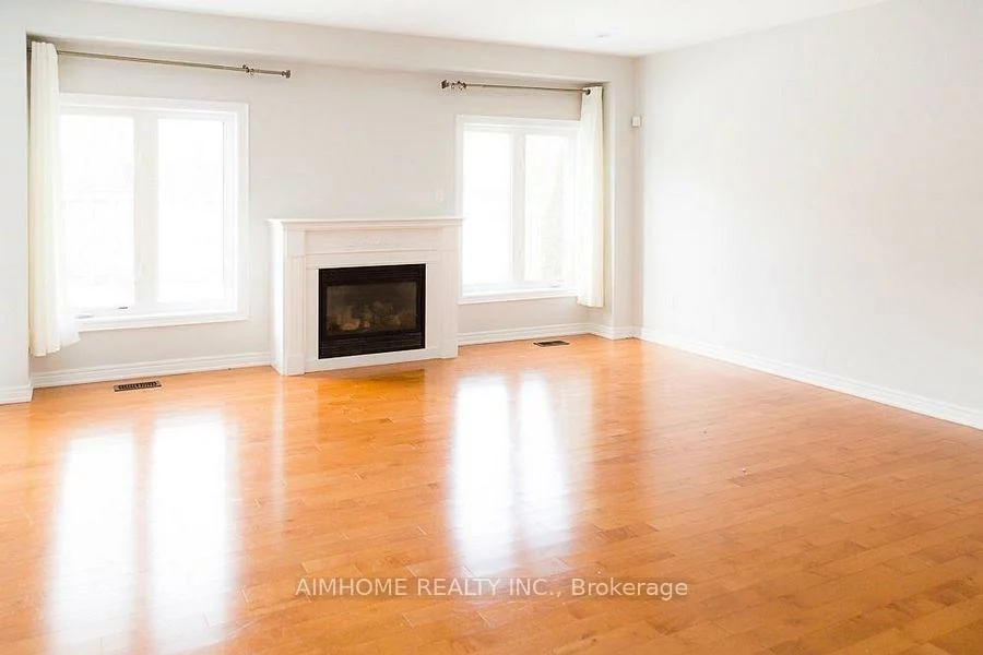 32, Alpaca, Jefferson, Richmond Hill