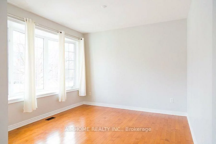 32, Alpaca, Jefferson, Richmond Hill