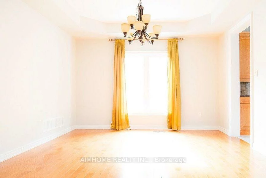 32, Alpaca, Jefferson, Richmond Hill