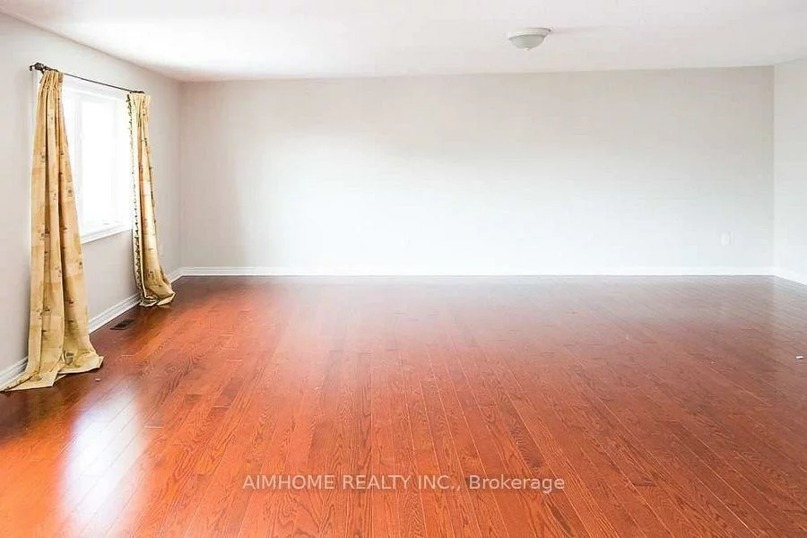 32, Alpaca, Jefferson, Richmond Hill