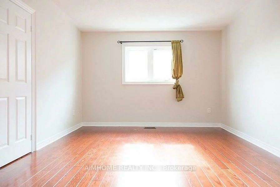 32, Alpaca, Jefferson, Richmond Hill