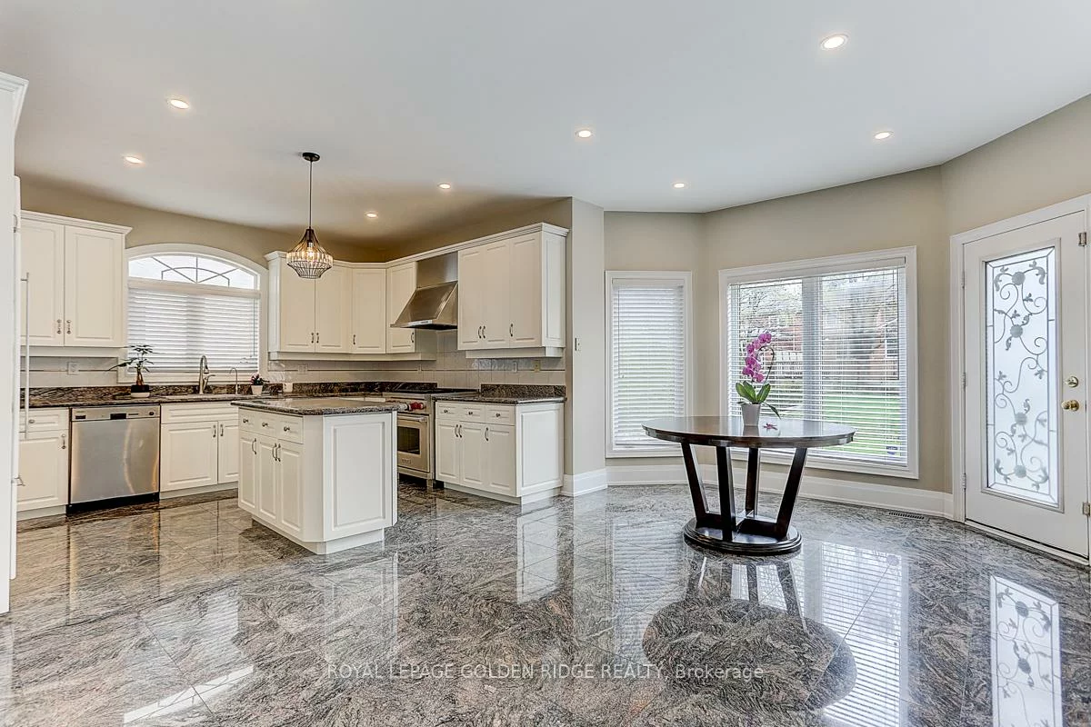 11, Hillsborough, Bayview Hill, Richmond Hill