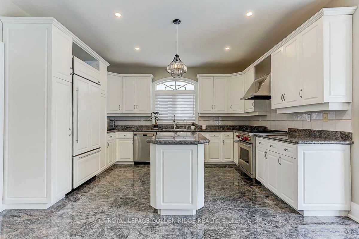 11, Hillsborough, Bayview Hill, Richmond Hill