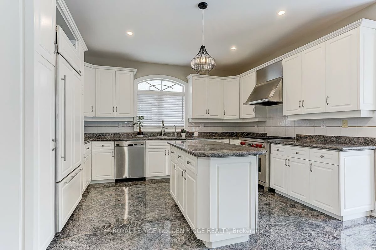 11, Hillsborough, Bayview Hill, Richmond Hill