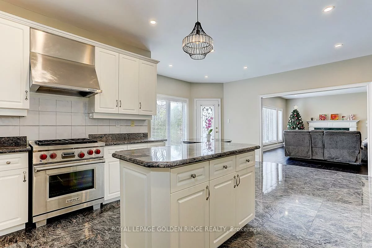 11, Hillsborough, Bayview Hill, Richmond Hill