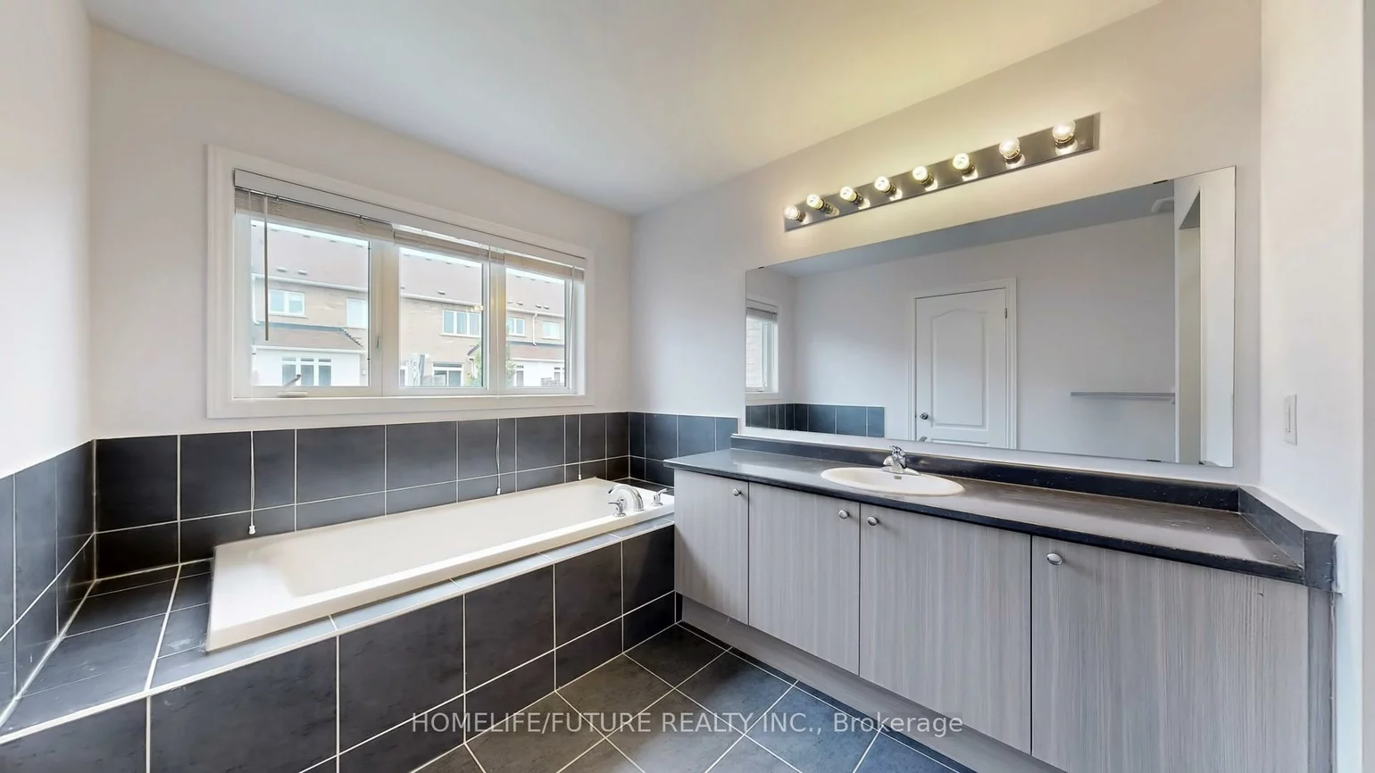 24, Riding Mountain, Jefferson, Richmond Hill