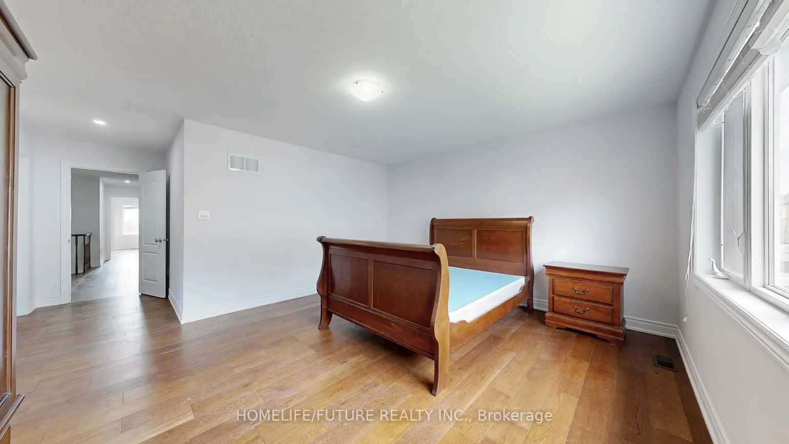 24, Riding Mountain, Jefferson, Richmond Hill
