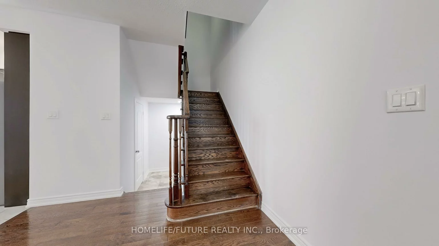 24, Riding Mountain, Jefferson, Richmond Hill
